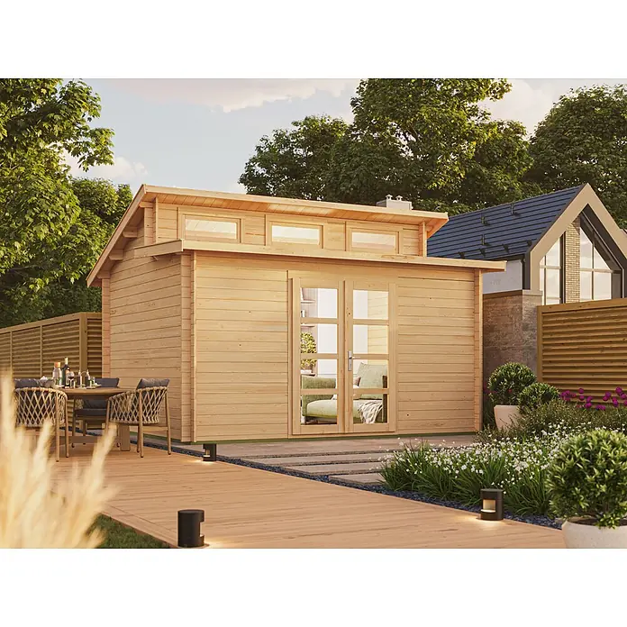 Fjordholz Gartenhaus Aktiva-28 B - Außenmaß inkl. Dachüberstand (B x T): 400 x 320 cm, Holz, Naturbelassen - Helles Gartenhaus aus Holz mit Glastüren und Fenstern vorne, in einem modernen Garten mit Essbereich im Freien.