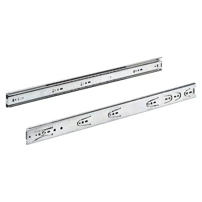 Hettich Schubladenführung - Einbaulänge: 554 mm, Traglast: 45 kg, Vollauszug, Verzinkt - Zwei silberne Metall-Schubladenschienen mit Befestigungslöchern und Kugellagern für sanftes Gleiten.