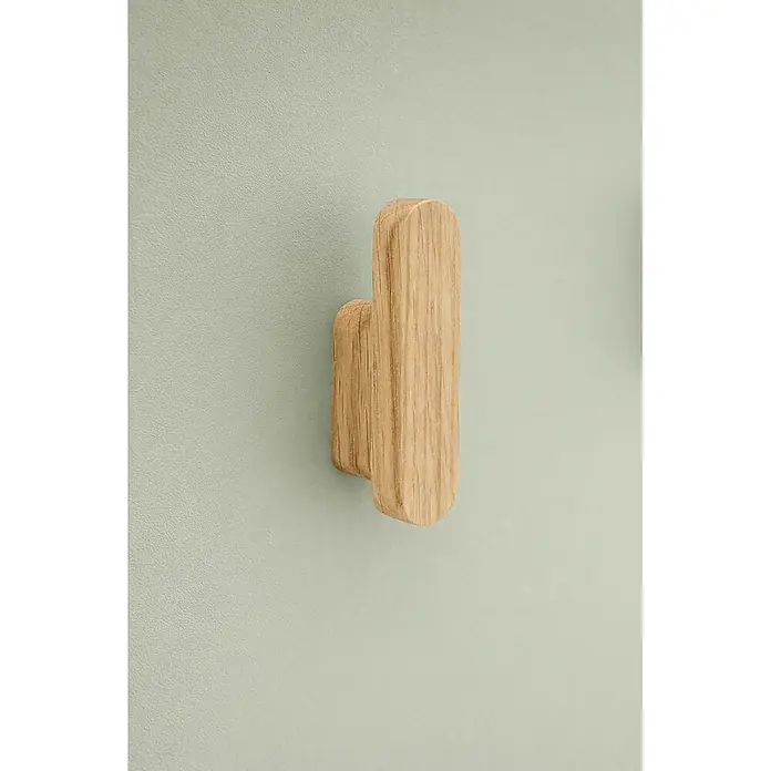 Schildmeyer Bjarne Garderobenpaneel - L x B x H: 2,6 x 30 x 110,6 cm, Pistazie - Minimalistischer Wandhaken aus hellem Eichenholz mit abgerundeten Kanten.