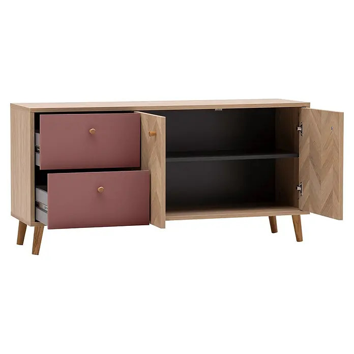 Schildmeyer Visby Lowboard - L x B x H: 33 x 109 x 54,1 cm, Mauve - Helles Holz Sideboard mit Fischgrätmuster, zwei staubrosa Schubladen mit Holzknäufen und einem Schrankfach mit dunklen Regalen.