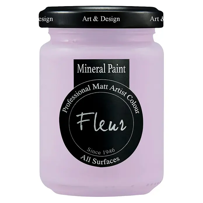 Fleur Pintura mineral - Babydoll Silk, 130 ml, Mate - Pintura mineral violeta claro en un frasco de vidrio con tapa negra, etiquetada 'Fleur Professional Matt Artist Colour para todas las superficies'.
