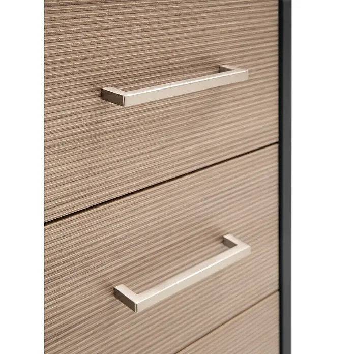 Schildmeyer Metz Rollcontainer - L x B x H: 39,1 x 32,6 x 59,7 cm, Anthrazit/Canello, Anzahl Schubladen: 3 Stk. - Zwei hellbraune Schubladenfronten mit horizontaler Holzmaserung und strukturiertem Muster, jeweils mit einem schlanken silbernen Stangengriff.