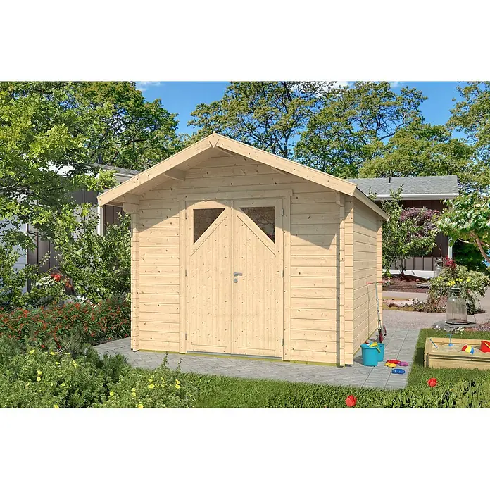 Fjordholz Gartenhaus Lexi 44 E Premium Dreieckglas-Tür Farbbehandlung Carbongrau - Außenmaß inkl. Dachüberstand (B x T): 280 x 320 cm, Holz, Naturbelassen - Heller Holz-Gartenschuppen mit Doppeltüren und kleinen Fenstern auf gepflasterter Fläche im Garten.
