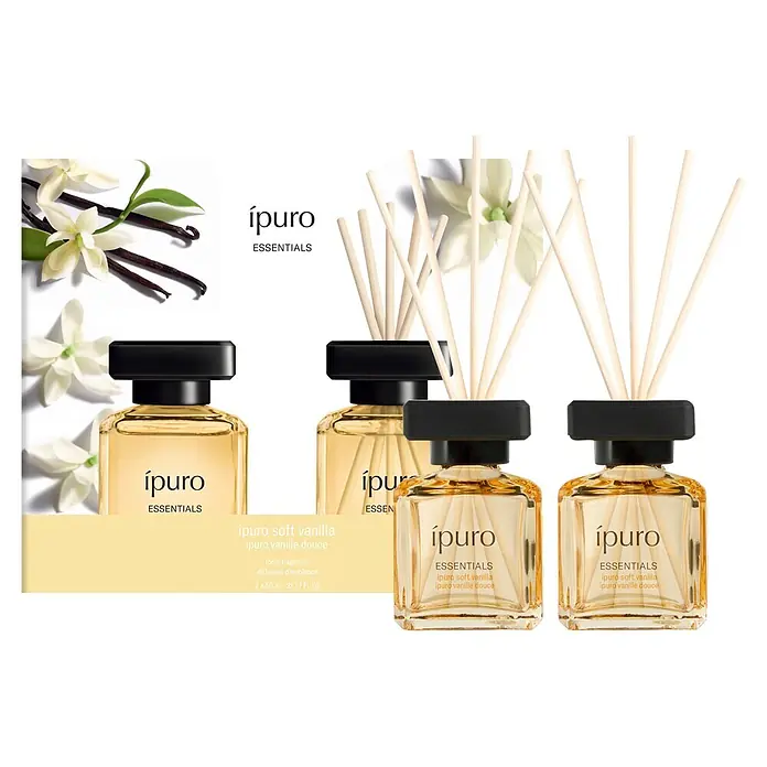 Ipuro Essentials Raumduft Set - Soft Vanilla, 2 Stk., 50 ml - Mehrere ipuro Soft Vanilla Raumdüfte: klare Flaschen mit schwarzen Kappen, teilweise mit Holzstäbchen. Enthalten sind einzelne Diffusoren und eine Doppelpackung.
