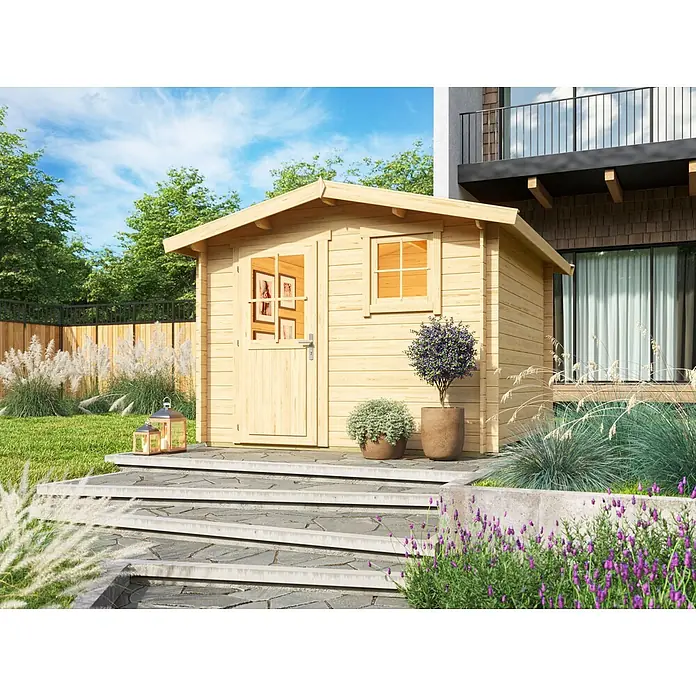 Fjordholz Gartenhaus Eliza 3B - Außenmaß inkl. Dachüberstand (B x T): 296 x 296 cm, Holz, Naturbelassen - Natürlicher Holzschuppen mit Tür und Fenster, auf einer Terrasse in einem grünen Garten neben einem modernen Gebäude.
