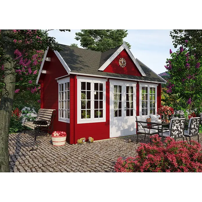 Fjordholz Gartenhaus Teehaus Windsor 70 ohne Imprägnierung - Außenmaß inkl. Dachüberstand (B x T): 420 x 320 cm, Holz, Naturbelassen - Rotes Gartenhaus aus Holz mit weißem Rahmen, Terrasse und Sitzgelegenheiten in üppigem Grün.