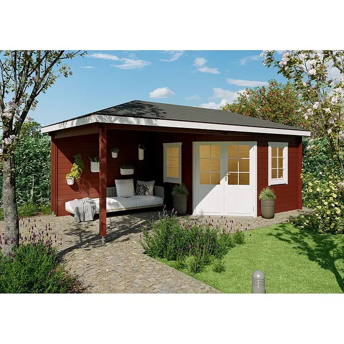 Fjordholz Gartenhaus Evelyn 3C - Außenmaß inkl. Dachüberstand (B x T): 620 x 320 cm, Holz, Farbbehandlung Schwedenrot - Rotes Gartenhaus mit überdachter Veranda, weißen Türen und Fenstern, in einem üppigen Garten mit Steinweg.