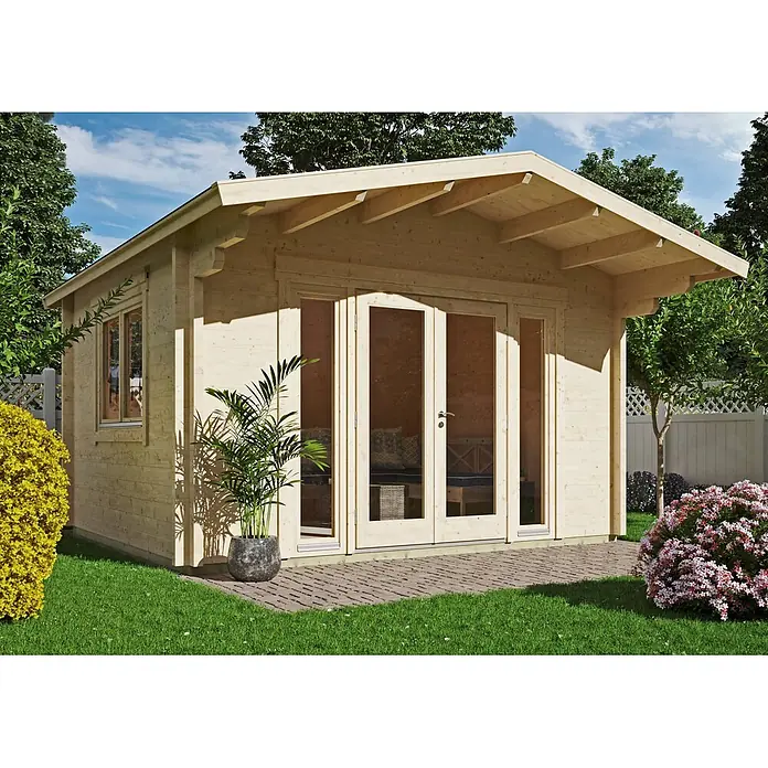 Fjordholz Gartenhaus Kim 70 E - Außenmaß inkl. Dachüberstand (B x T): 420 x 360 cm, Holz, Naturbelassen - Helles Gartenhaus aus Holz mit Glastüren und einem Fenster, auf einer gepflasterten Terrasse im Garten.