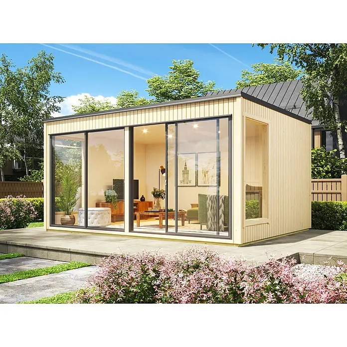 Fjordholz Gartenhaus Garden Cube B - Außenmaß inkl. Dachüberstand (B x T): 439,2 x 331,2 cm, Holz, Naturbelassen - Modernes Gartenbüro/Studio mit heller Holzverkleidung und großen schwarzen Glasschiebetüren auf einer Terrasse im Garten.