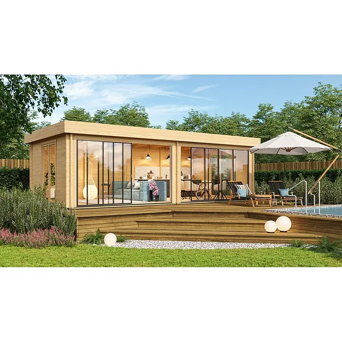 Fjordholz Gartenhaus - Außenmaß inkl. Dachüberstand (B x T): 820 x 415 cm, Holz, Grau Imprägnierung - Modernes Gartenhaus aus hellem Holz mit großen Glasschiebetüren, integriert in eine Holzterrasse mit kleinem Pool.