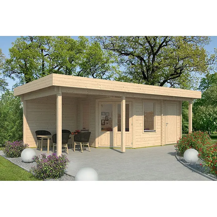Fjordholz Gartenhaus Nora 44 H Klassik - Außenmaß inkl. Dachüberstand (B x T): 730 x 320 cm, Holz, Farblose Imprägnierung - Helles Gartenhaus aus Holz mit überdachter Terrasse und Sitzgelegenheiten im Garten.