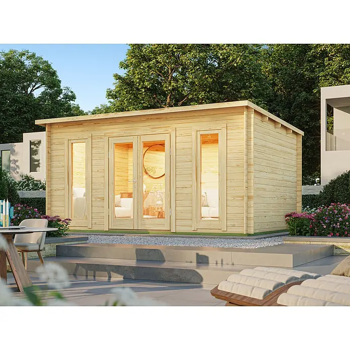 Fjordholz Gartenhaus Mali 28 C - Außenmaß inkl. Dachüberstand (B x T): 445 x 320 cm, Holz, Naturbelassen - Helle Gartenhütte aus Holz mit Glastüren und Fenstern auf einer erhöhten Terrasse im Garten.
