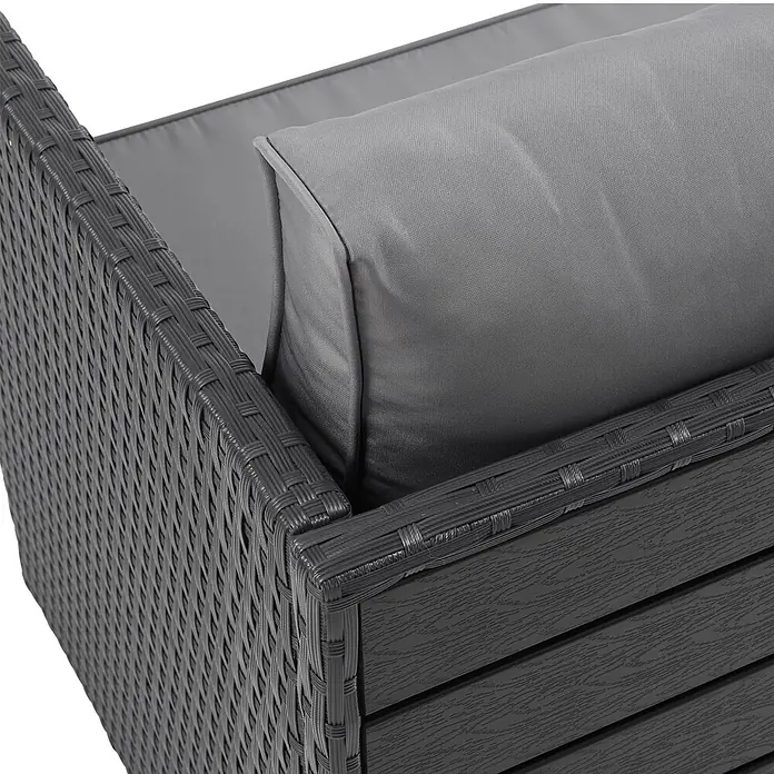 SVITA Loungemöbel-Set ATHINA - 4 -tlg., Polyrattan, Schwarz - Nahaufnahme von dunkelgrauen Rattan-Gartenmöbeln mit grauem Stoffkissen und dunkelgrauem holzähnlichem Seitenpaneel.