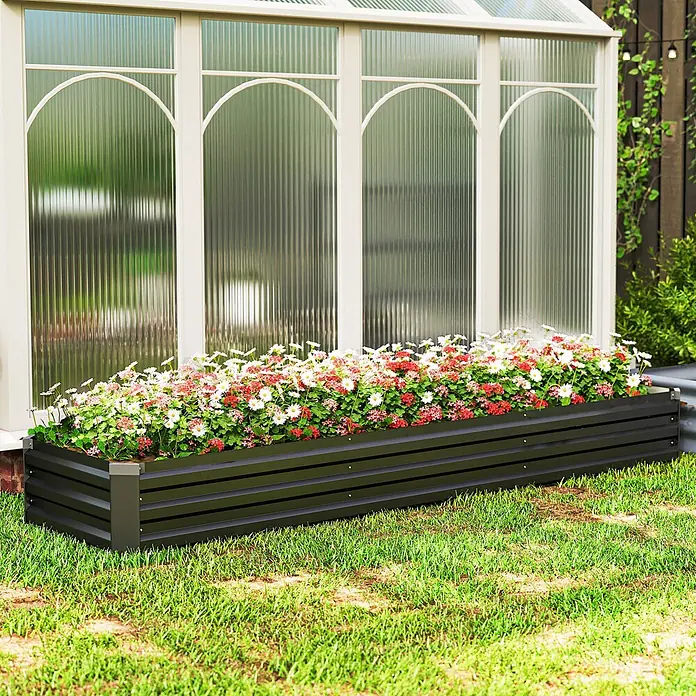 Outsunny Hochbeet - Stahl, Dunkelgrau - Schwarzes Hochbeet aus Metall, gefüllt mit weißen, roten und rosa Blumen im Garten.