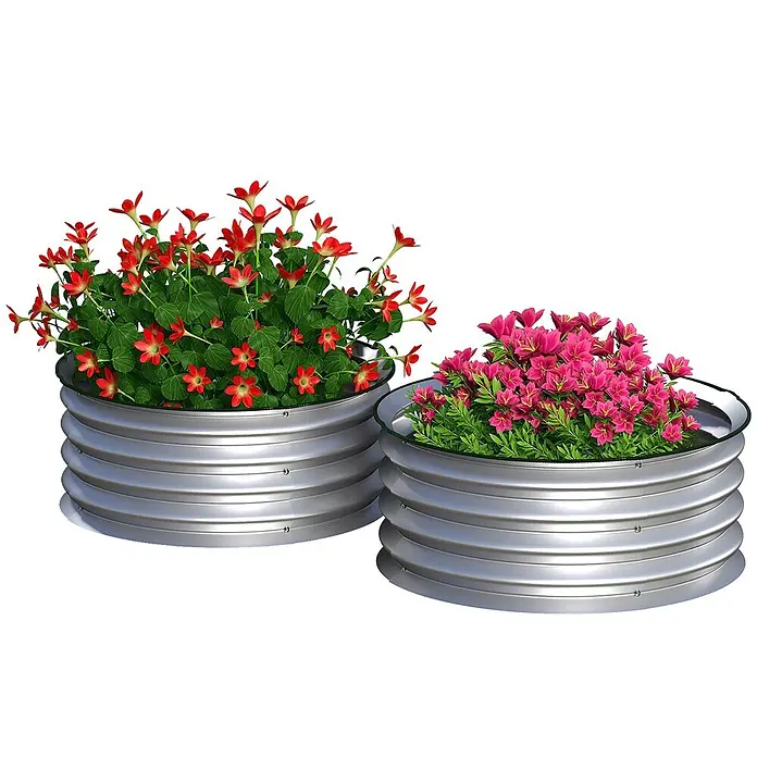 Outsunny Hochbeet - Metall, Silber - Zwei silberne Hochbeete aus Wellblech, eines mit roten, das andere mit rosa Blumen gefüllt.