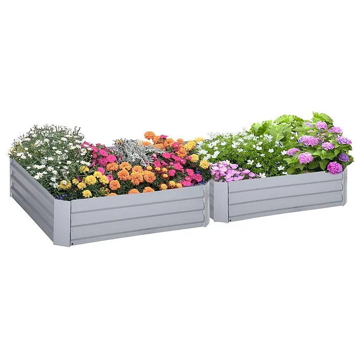 Outsunny Hochbeet - Stahl, Grau - Zwei graue Hochbeete aus Metall, eines L-förmig und eines rechteckig, gefüllt mit einer bunten Blumenvielfalt.