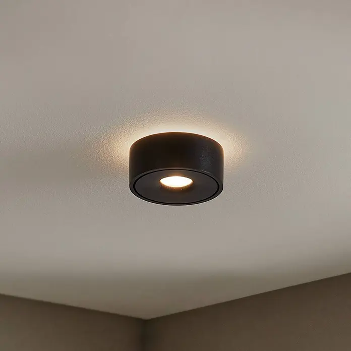 Arcchio Deckenleuchte Rotari - schwarz, schwarz - Schwarzer runder Deckenstrahler an der Decke, der warmes Licht nach unten und einen sanften Schein nach oben abgibt.