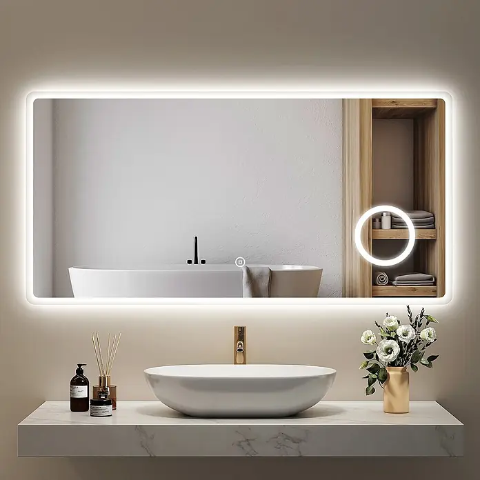 Emke Lichtspiegel Dimlite LM13 -  - Rechteckiger LED-Badezimmerspiegel mit Antibeschlag, Vergrößerungslicht und beleuchtetem Rand über einem modernen Waschtisch.