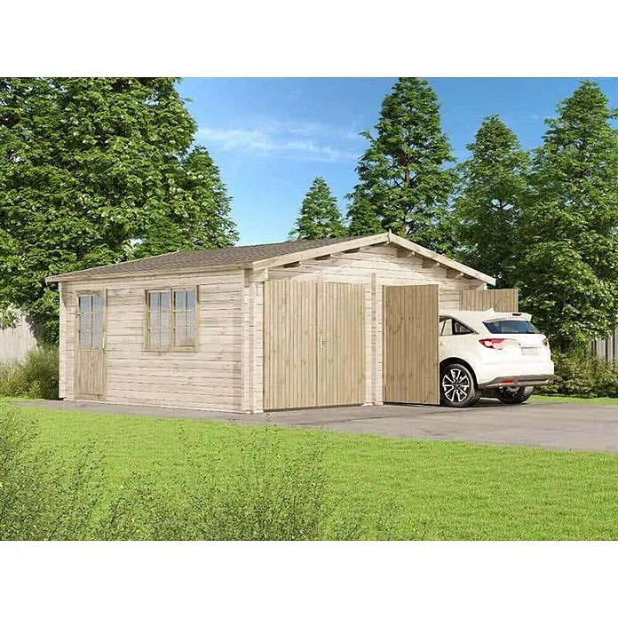 Alpholz Garage D 44 - Holz, Naturbelassen, Schutz-Imprägnierung:Ohne Schutz-Imprägnierung - Helle Holzgarage mit einem teilweise geparkten weißen Auto, umgeben von grünem Gras und Bäumen.