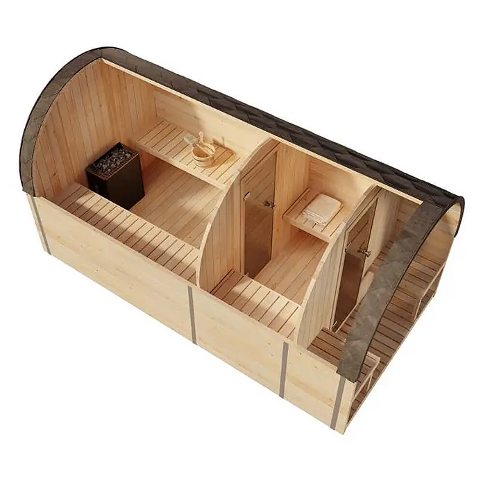 FinnTherm Fasssauna ScandiPod Deluxe - Holz, L x B x H: 406 x 21 x 210 cm - Innenansicht einer hellen Holzfasssauna mit drei Bereichen: Saunaraum mit Ofen und Bänken, Umkleidebereich mit Ablage und Duschraum.