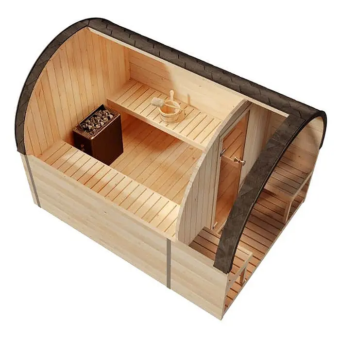 FinnTherm Fasssauna ScandiPod Premium - Holz, L x B x H: 286 x 21 x 210 cm - Inneres einer Holz-Fasssauna mit Bänken, einem Elektroofen mit Steinen und einem Saunaeimer mit Kelle.