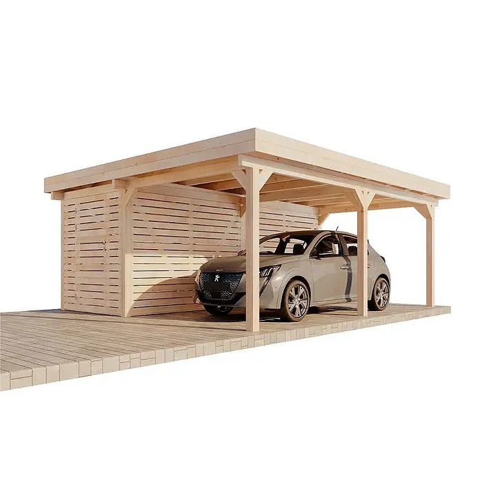 Alpholz Carport Lars - Außenmaß inkl. Dachüberstand (B x T): 5 x 6 m, Einzelcarport, Naturbelassen - Hölzerner Carport mit integriertem Geräteschuppen aus hellem Holz, der ein silbernes Auto schützt.