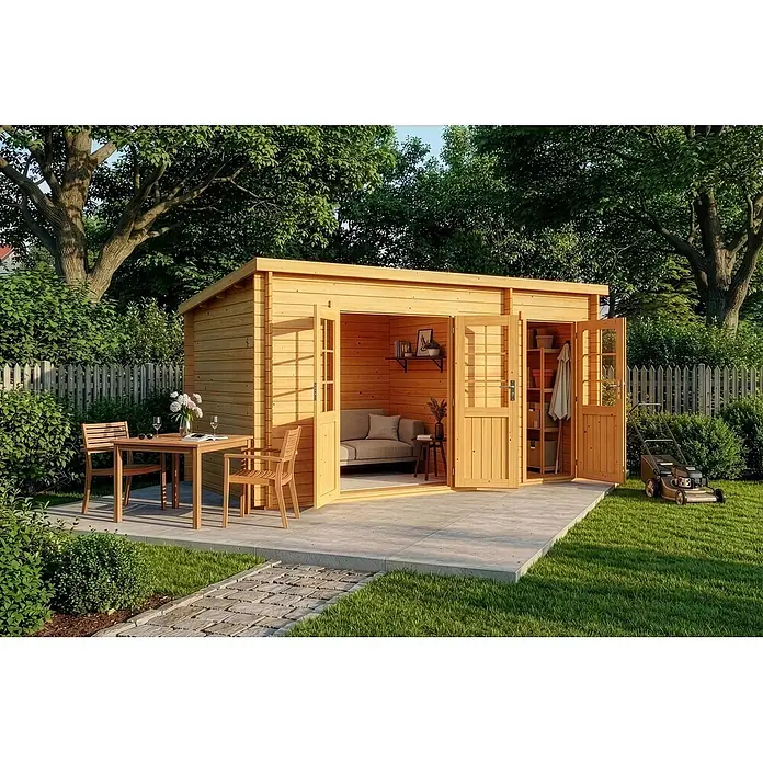Alpholz Gartenhaus Maria - Außenmaß inkl. Dachüberstand (B x T): 450 x 272 cm, Holz, Pinie - Helles Holz Gartenhaus mit Lounge- und Stauraumabteilen sowie einer Außenterrasse mit Tisch und Stühlen.