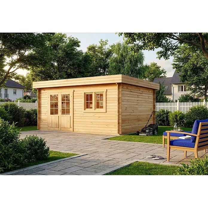 Alpholz Gartenhaus Spree B - Außenmaß inkl. Dachüberstand (B x T): 520 x 420 cm, Holz, Naturbelassen - Helles Holz Gartenhaus mit Doppeltüren und Fenstern, auf einer gepflasterten Terrasse im Garten.