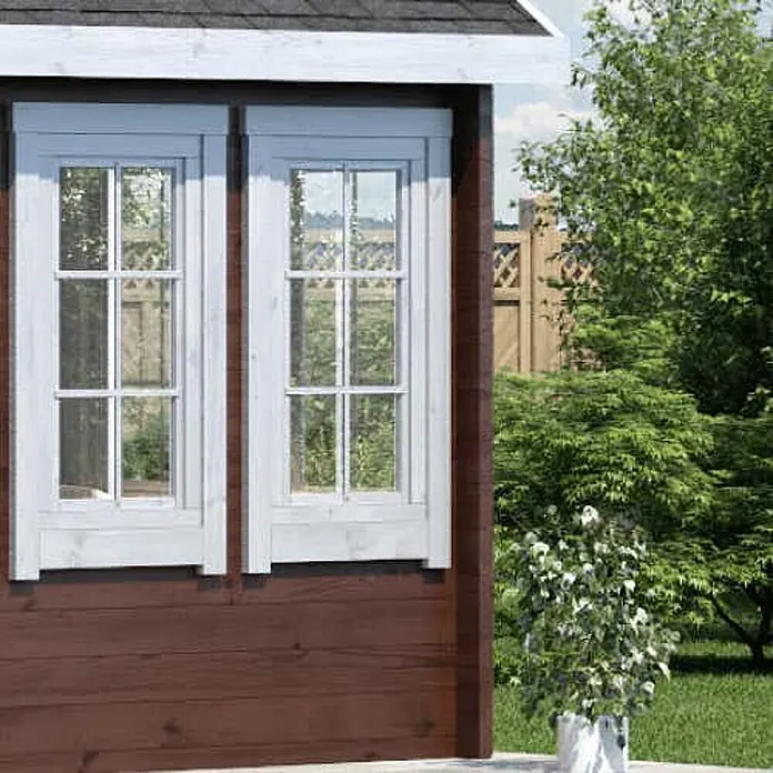 Alpholz Gartenhaus CLOCKHOUSE® XL - Außenmaß inkl. Dachüberstand (B x T): 570 x 410 cm, Holz, Naturbelassen - Brauner Holzschuppen mit zwei weiß gerahmten Fenstern, im Freien.