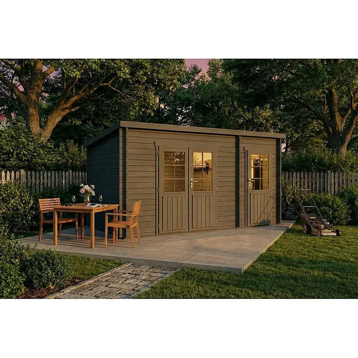 Alpholz Gartenhaus Maria - Außenmaß inkl. Dachüberstand (B x T): 450 x 272 cm, Holz, Grau - Dunkelgraues Holzgartenhaus mit modernem Pultdach, Doppeltür und Einzeltür mit Fenstern, in einem Garten neben einer Terrasse.