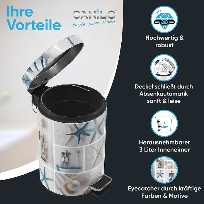 SANILO Kosmetikeimer Meeresbrise - 3 l, Metall, Beige|Blau|Creme - Eine offene Tretmülleimer mit blauen Seestern- und Muschelmotiven verziert. Der Deckel ist offen und zeigt den dunklen Inneneimer.