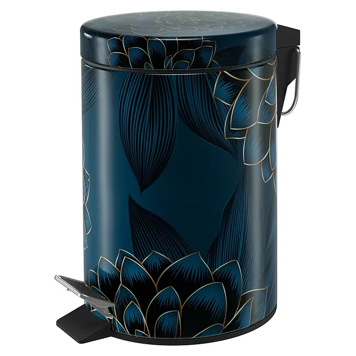 SANILO Kosmetikeimer Dahlien - 3 l, Metall, Blau|Grün|Dunkelblau|Dunkelgrün|Petrol - Zylindrischer blauer Treteimer mit schwarzem Sockel und silbernem Pedal, verziert mit einem goldumrandeten dunkelblauen Blattmuster.