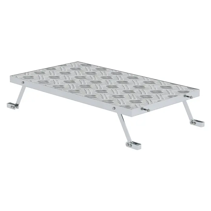 Munk Arbeitsplattform modulares Arbeitspodest Überstiegsmodul - Aluminium - Silberne Riffelblech-Trittstufe mit abgewinkelten Stützen.