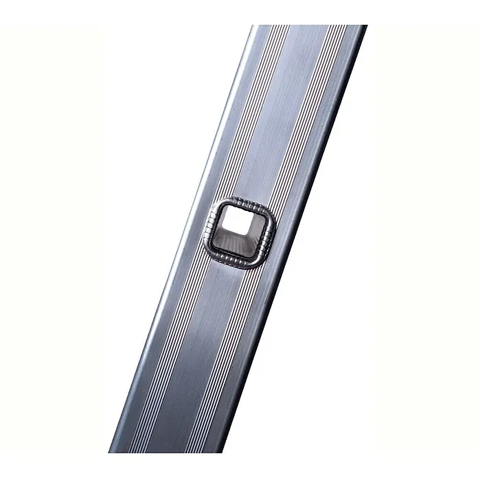 Facal Mehrzweckleiter Mehrzweckleiter 3-teilig GENIA S300 3x12 Sprossen - Anzahl Tritte: 12 Stk., Arbeitshöhe: 10.110 m, Aluminium - Silberne Aluminium-Leiterschiene mit Antirutsch-Rillen und einer quadratischen Metallöffnung.