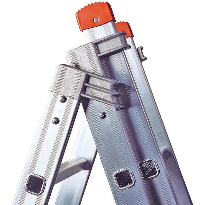 Facal Mehrzweckleiter Mehrzweckleiter 3-teilig GENIA S300 3x12 Sprossen - Anzahl Tritte: 12 Stk., Arbeitshöhe: 10.110 m, Aluminium - Silberne Aluminium-Mehrzweckleiter mit orangefarbenen Kappen und grauen Klappgelenken.