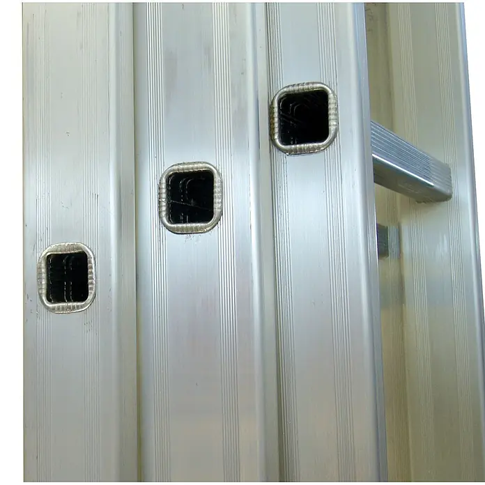 Facal Mehrzweckleiter Mehrzweckleiter 3-teilig GENIA S300 3x12 Sprossen - Anzahl Tritte: 12 Stk., Arbeitshöhe: 10.110 m, Aluminium - Silberne ausziehbare Metallleiter mit quadratischen Sprossenöffnungen.