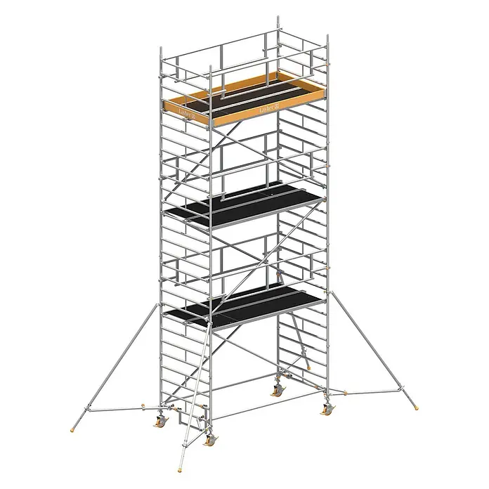 Layher Rollgerüst Rollgerüst Uni Breit P2 Safety Plus mit Doppelgeländer und ausziehbaren G - Arbeitshöhe: 8.200 m - Mobiler Rollgerüstturm aus Silbermetall mit schwarzen Arbeitsplattformen und orangefarbenen Akzenten, ausgestattet mit Rollen und Auslegern.
