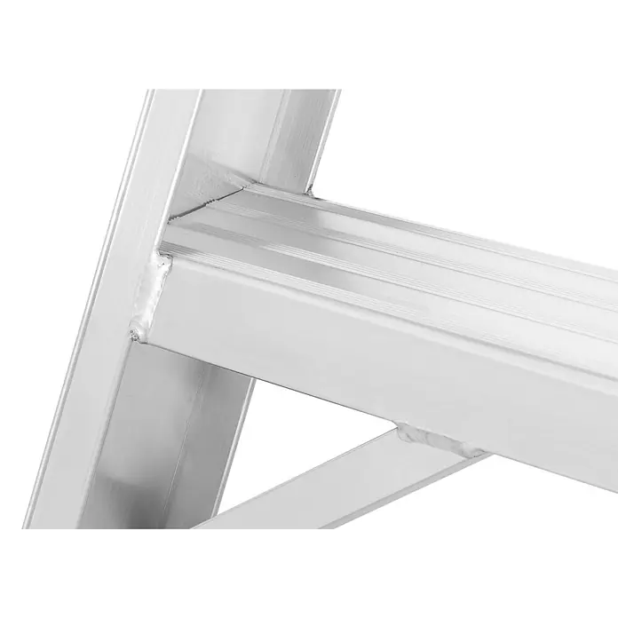 Hymer Arbeitsplattform Klapptritt einseitig begehbar 4 Stufen - Anzahl Tritte: 4 Stk., Arbeitshöhe: 2.840 m, Aluminium - Nahaufnahme von Aluminium-Leitersprossen und -Holmen mit robusten Schweißverbindungen.