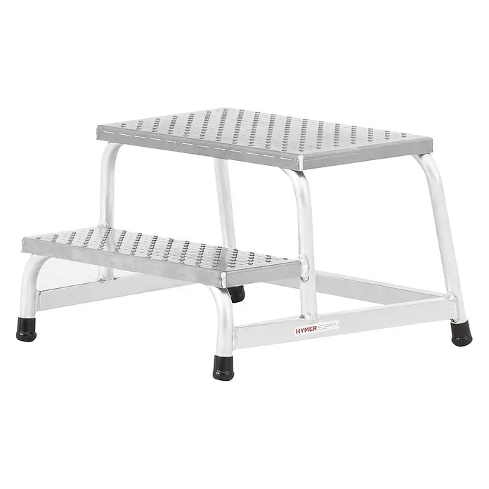 Hymer Arbeitsplattform Maschinentritt Aluminium-Lochblech R13 2 Stufen - Anzahl Tritte: 2 Stk., Arbeitshöhe: 2.400 m, Aluminium - Zweistufiger silberner Aluminium-Sicherheitstritt mit rutschfesten Lochblechtrittflächen und schwarzen Gummifüßen.