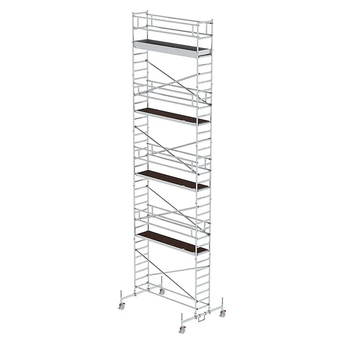 Munk Rollgerüst Rollgerüst mit Fahrbalken 0,75x3,00m Plattform 11,45m AH - Arbeitshöhe: 11.450 m - Silbernes Aluminium-Rollgerüst mit braunen Plattformen und Rollen.