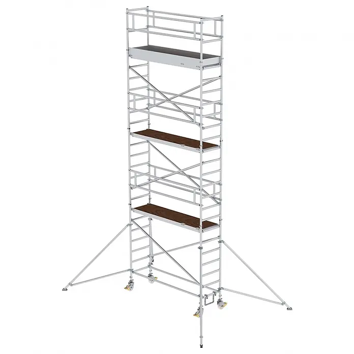 Munk Rollgerüst Aluminium-Rollgerüst mit Ausleger 2,45x0,75m Plattform 8,43m AH - Arbeitshöhe: 8.350 m - Hohes, silberfarbenes mobiles Gerüst aus Metall mit dunkelbraunen Holzplattformen, Geländern, Auslegern und Rollen.
