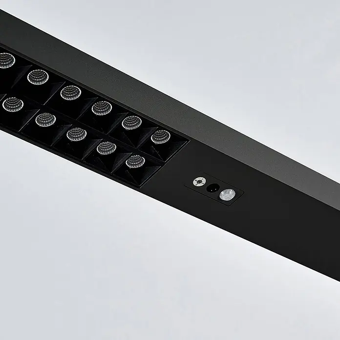 Arcchio Stehleuchte Jolinda - schwarz, schwarz - Schwarze lineare LED-Spotleuchte mit mehreren einzelnen Lichtern, integriertem Sensor und Helligkeitsregler.