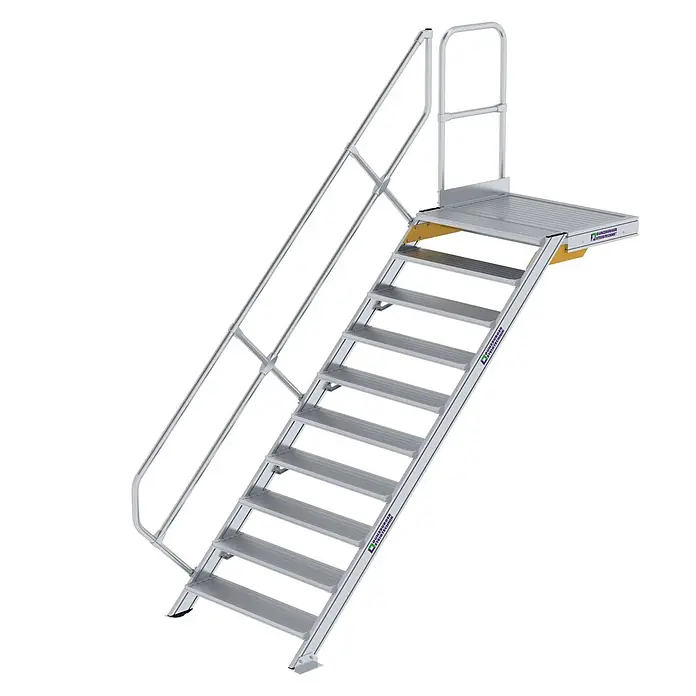 Munk Außentreppe Treppe mit Plattform 45° inkl. einen Handlauf, 1000mm Stufenbreite, 10 Stu -  - Silberfarbene Aluminium-Industrietreppe mit Handläufen und einer oberen Plattform für sicheren Zugang.