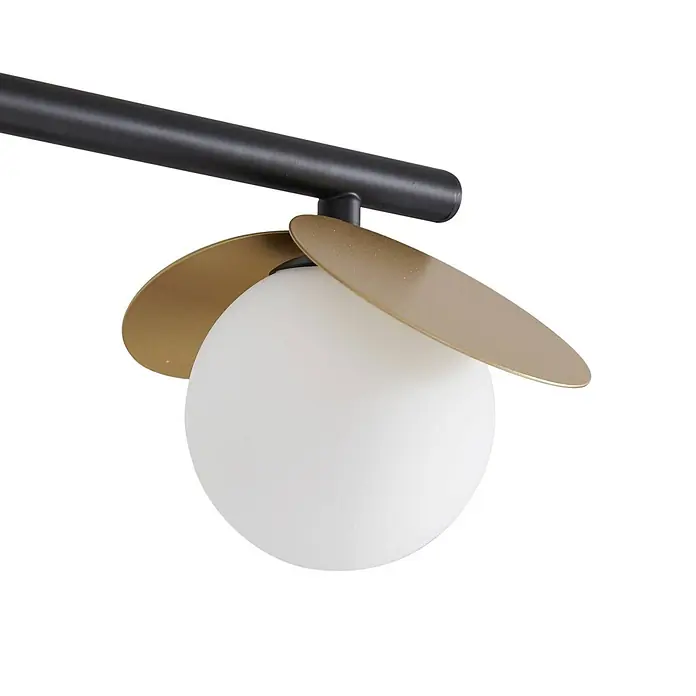 Lucande Deckenleuchte Pallo - L x B x H: 70 x 23,5 x 21,5 cm, schwarz - Schwarze lineare Leuchte mit goldener blütenblattähnlicher Abdeckung über einer weißen kugelförmigen Glaslampe.