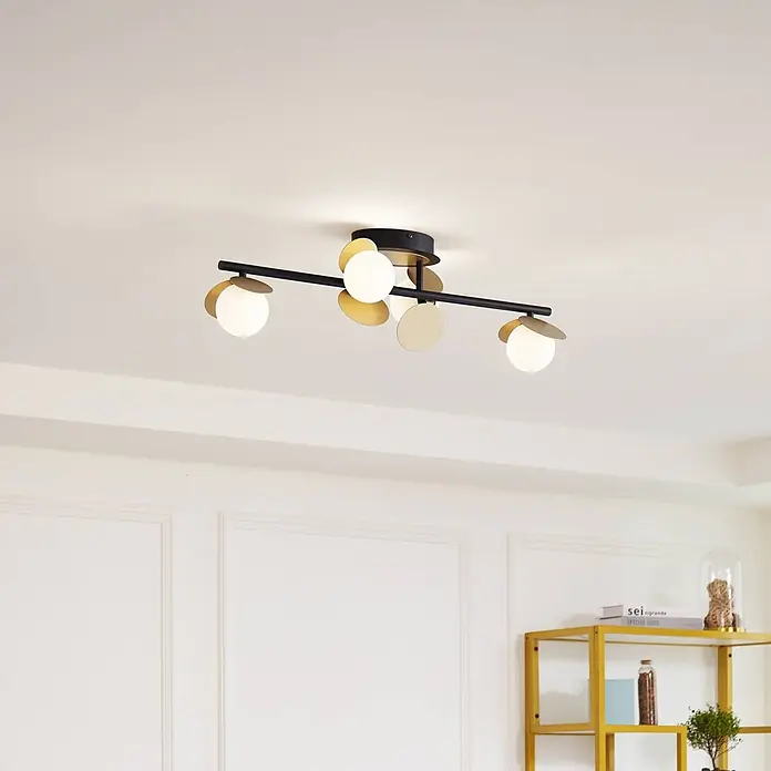 Lucande Deckenleuchte Pallo - L x B x H: 70 x 23,5 x 21,5 cm, schwarz - Schwarze Deckenleuchte mit goldenen Dekorscheiben und weißen Kugel-Diffusoren.