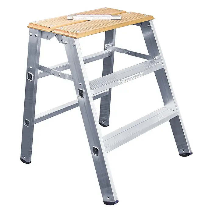 Iller Leiter Arbeitsplattform Montagetritt, einseitig begehbar mit großer Standfläche 2 Stufen und 2,45 - Anzahl Tritte: 2 Stk., Arbeitshöhe: 2.450 m, Aluminium - Aluminium-Klappleiter mit breiten Stufen und zwei Holz-Plattformen.