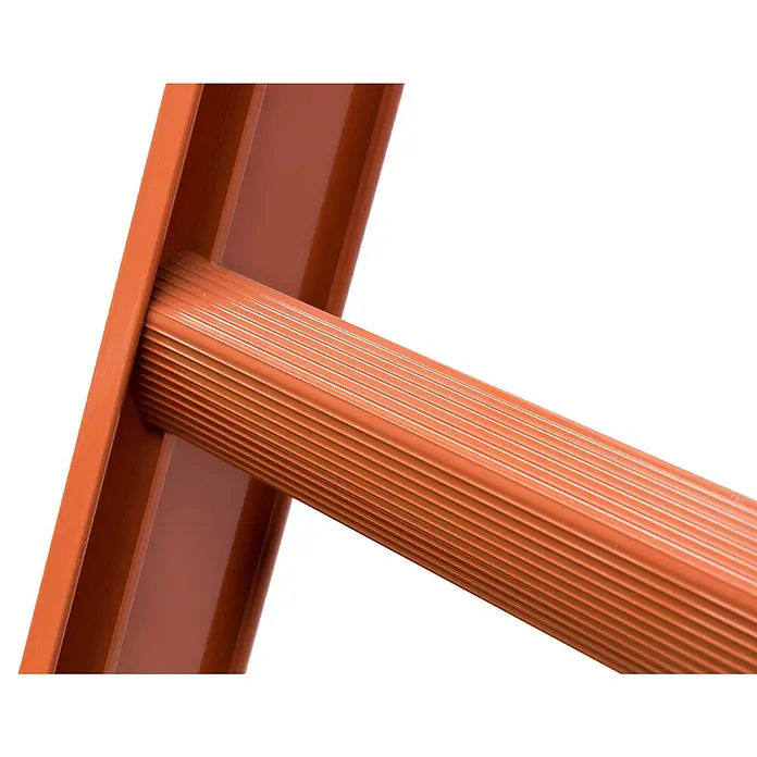 Hymer Dachleiter Dachauflegeleiter RAL 8004 ziegelrot beschichtet 10 Sprossen - Anzahl Tritte: 10 Stk., Aluminium - Nahaufnahme einer orangefarbenen Leiter mit einer geriffelten Sprosse, die mit einem Holm verbunden ist.