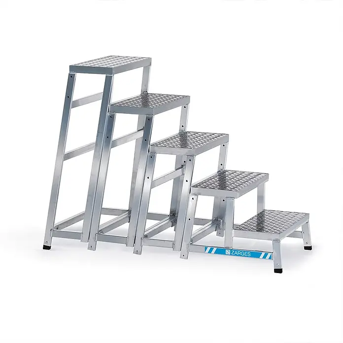 Zarges Arbeitsplattform Aluminium-Arbeitspodest AMA P Modul B - Arbeitshöhe: 2.400 m, Aluminium - Modulare Aluminiumtreppe mit Trittflächen aus Riffelblech.