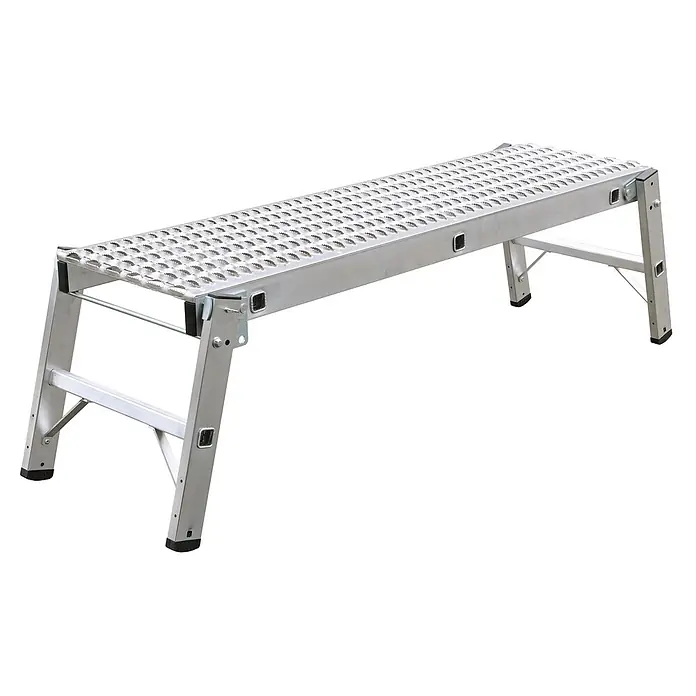 Iller Leiter Arbeitsplattform Gipserbank Arbeitsplattform flach zusammenklappbar durch raues Konturblech - Arbeitshöhe: 2.450 m, Aluminium - Silberne Aluminium-Arbeitsplattform mit rutschfester Lochblechoberfläche und stabilen Beinen.