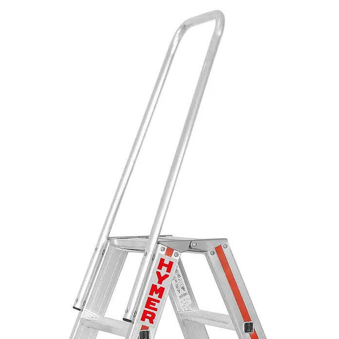 Hymer Stehleiter Stufenstehleiter mit Haltebügel 2x4 Stufen - Arbeitshöhe: 2.450 m, Aluminium - Silberne Aluminium-Klappleiter mit hohem Sicherheitsbügel und rotem HYMER-Schriftzug.
